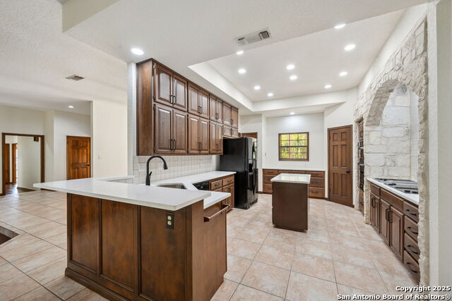 8835 Garden Ridge Drive, Garden Ridge, Texas image 9