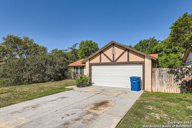 8203 Bowens Crossing St, San Antonio, Texas image 2