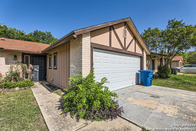 8203 Bowens Crossing St, San Antonio, Texas image 3