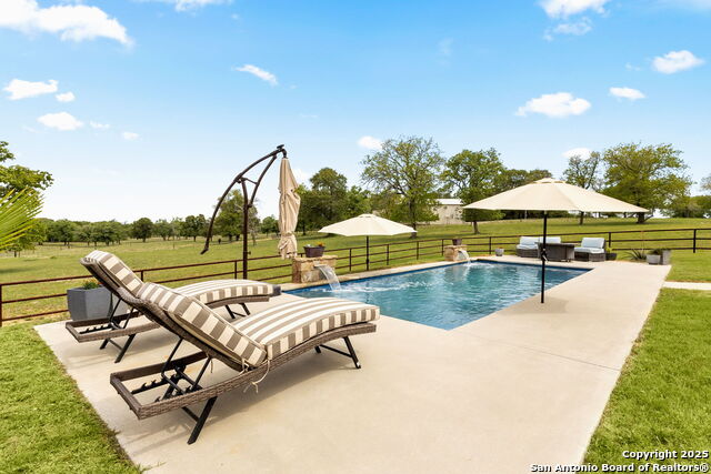 494 Flash Circle, Luling, Texas image 30