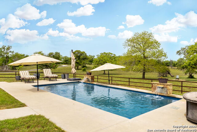 494 Flash Circle, Luling, Texas image 31