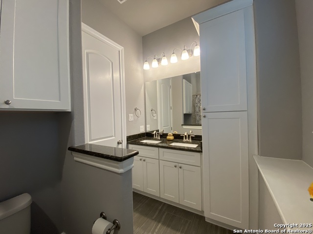 356 Warbler, Spring Branch, Texas image 16