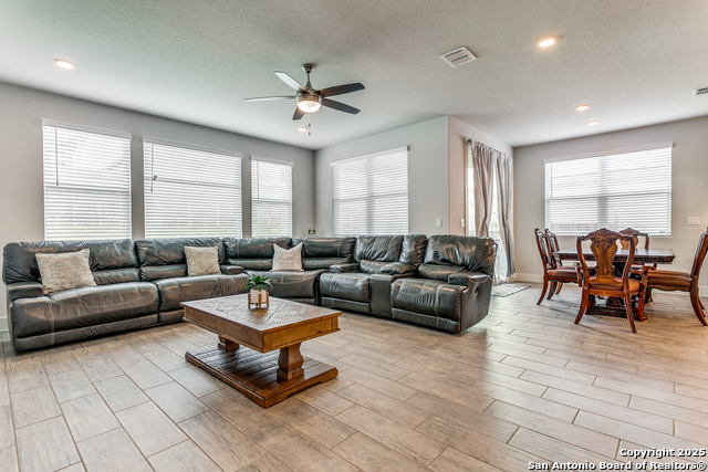 7015 Walkers Loop, San Antonio, Texas image 6
