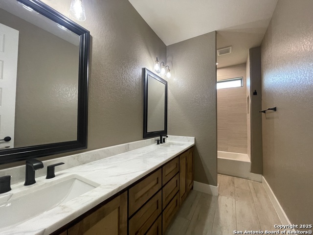 875 Stone Loop, Castroville, Texas image 25