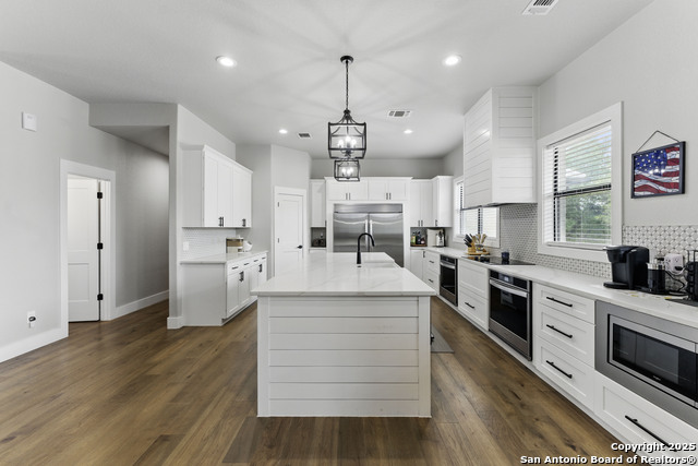 725 Winding View, New Braunfels, Texas image 4