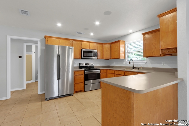 104 Royal Crest, Seguin, Texas image 5