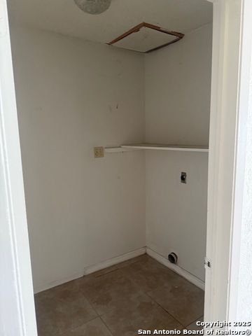 1074 Honeytree St, San Antonio, Texas image 4