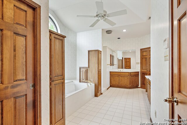 640 Woodlake, McQueeney, Texas image 18