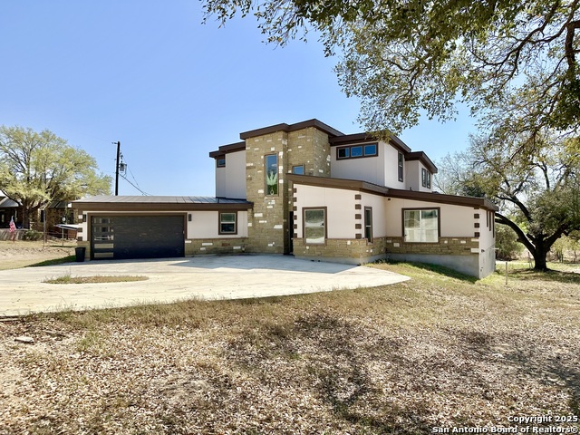 259 Broken Arrow, Floresville, Texas image 2