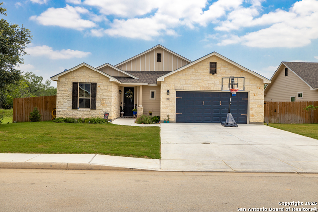 218 Iron Gate, Pleasanton, Texas image 1