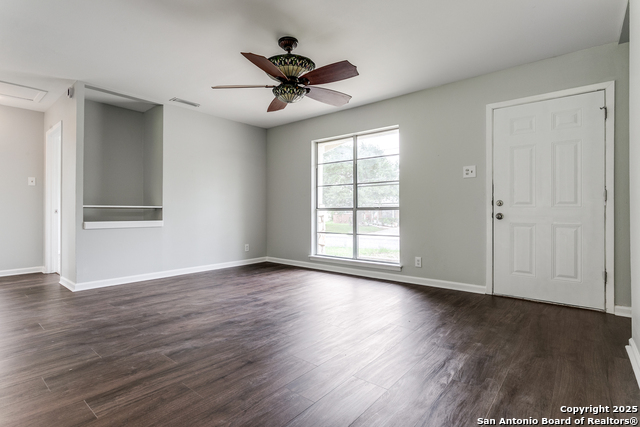 209 Ivy Ln, Universal City, Texas image 5
