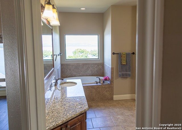 1950 Triple Peak Dr, Canyon Lake, Texas image 22