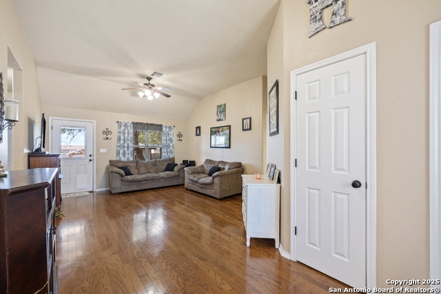 113 E Dawn Dr, Johnson City, Texas image 8