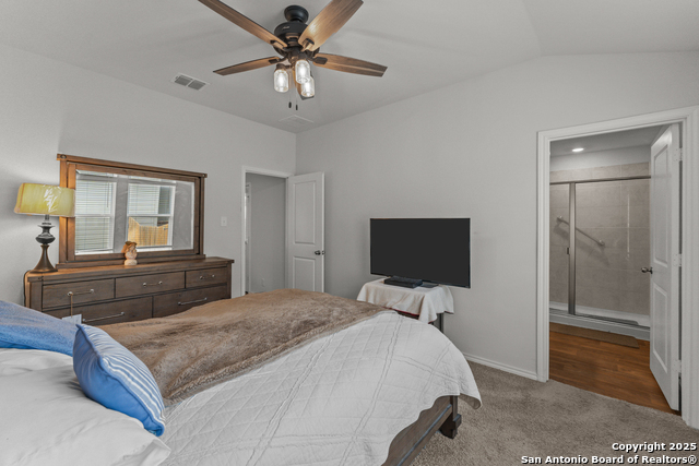 429 Middle Green Loop, Floresville, Texas image 10