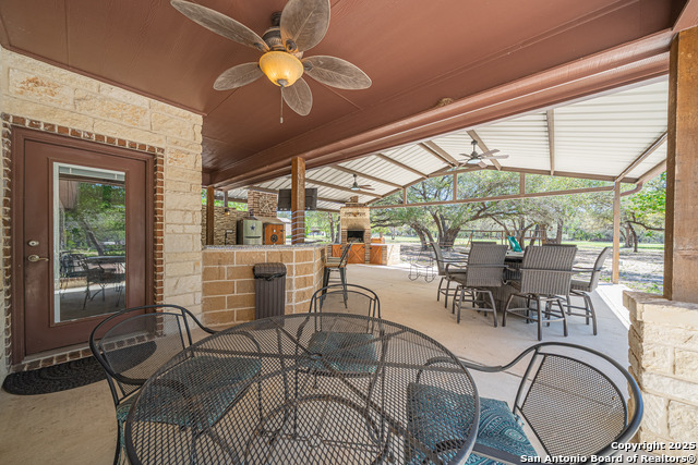140 Buttermilk Circle, Floresville, Texas image 17