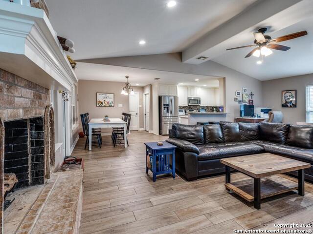 1639 Redwood, Seguin, Texas image 10