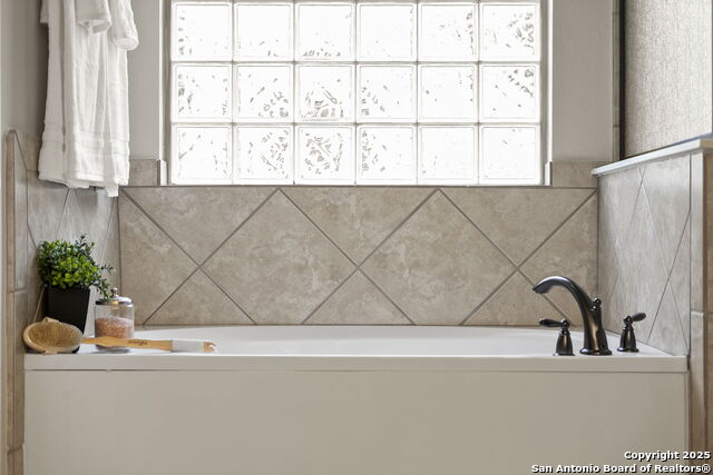 8715 Anton Chico, Helotes, Texas image 38
