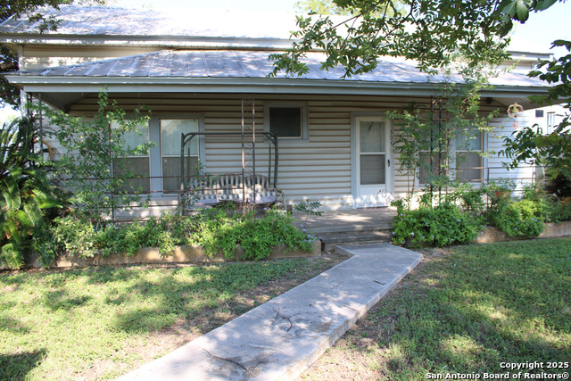 000 Fannin St, Uvalde, Texas image 1