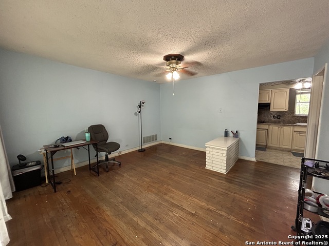 439 Sandalwood Ln, San Antonio, Texas image 5