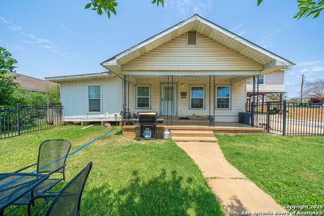 1004 Leona, Cotulla, Texas image 2