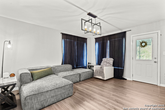 1443 W Kings Hwy, San Antonio, Texas image 11