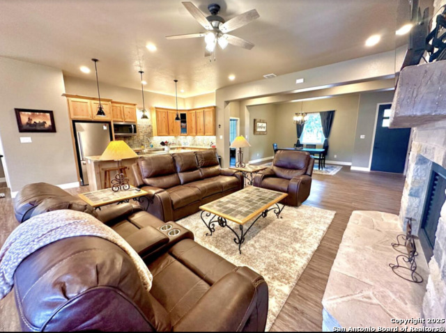 181 Crazy Horse, Canyon Lake, Texas image 7