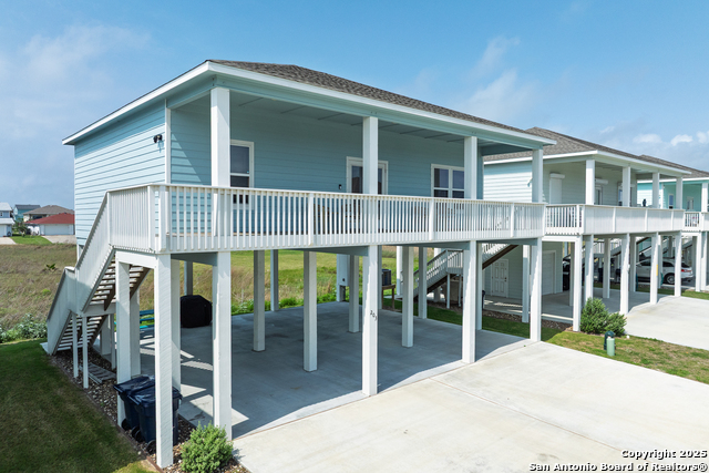 203 Paradise Dr, Rockport, Texas image 2