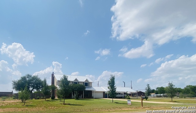 606 S Phelps St, Dilley, Texas image 4