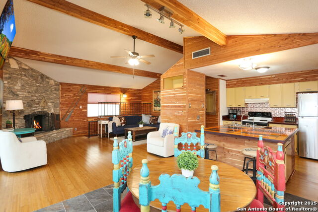 1087 Driftwind, Canyon Lake, Texas image 4