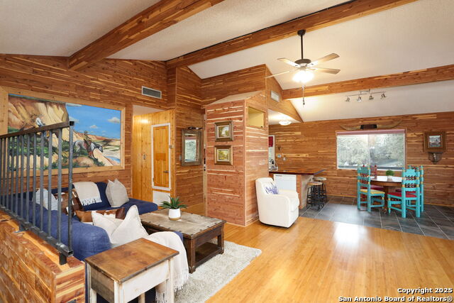 1087 Driftwind, Canyon Lake, Texas image 5