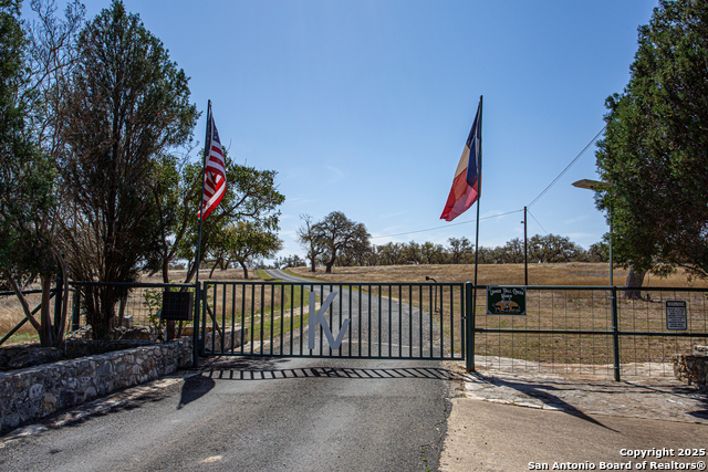 2951 Fall Creek Rd, Kerrville, Texas image 35