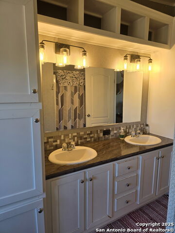 123 Beavers Lane, Uvalde, Texas image 13