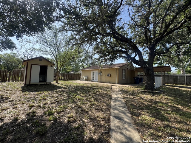 810 High Meadow, Pleasanton, Texas image 5