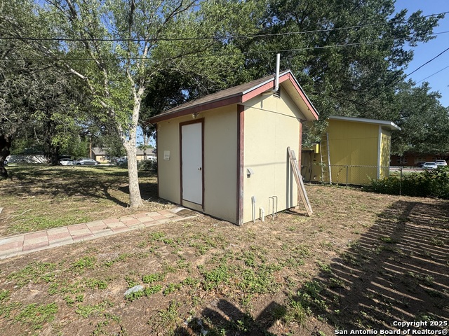 810 High Meadow, Pleasanton, Texas image 8