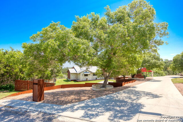 109 N Hill Top Drive, Boerne, Texas image 3