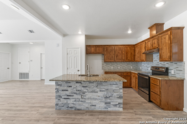 423 County Road 2471, Hondo, Texas image 14