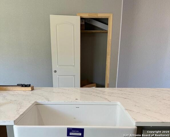 109 Sutton Pl, Uvalde, Texas image 2