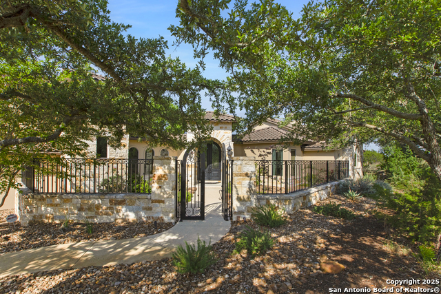 2219 Clubs Dr, Boerne, Texas image 3