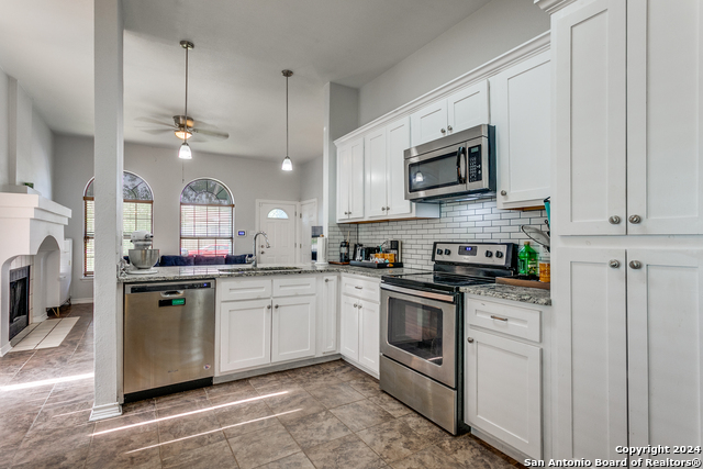 5978 Sunrise Bend Dr, San Antonio, Texas image 9