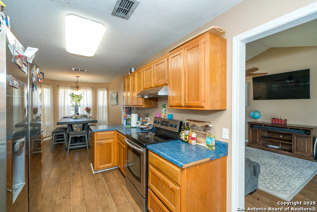 8013 County Road 128, Floresville, Texas image 11