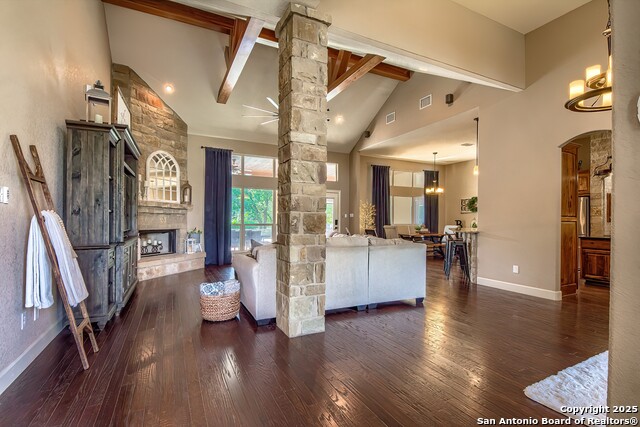 172 Woodlands, La Vernia, Texas image 3