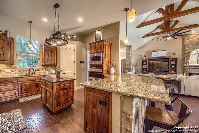 172 Woodlands, La Vernia, Texas image 8