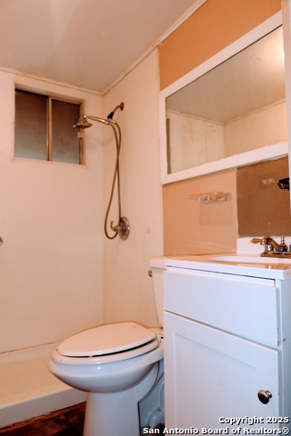 316 W Colonial Pkwy, Devine, Texas image 19