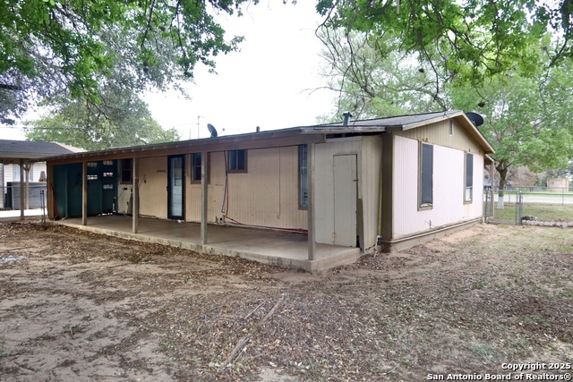 316 W Colonial Pkwy, Devine, Texas image 23