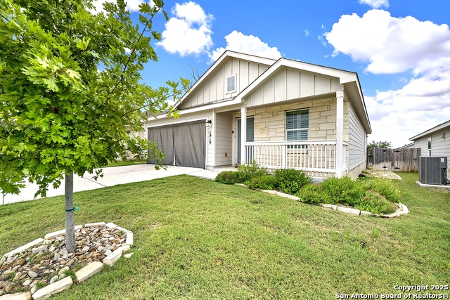 1919 Goldfinch, New Braunfels, Texas image 1