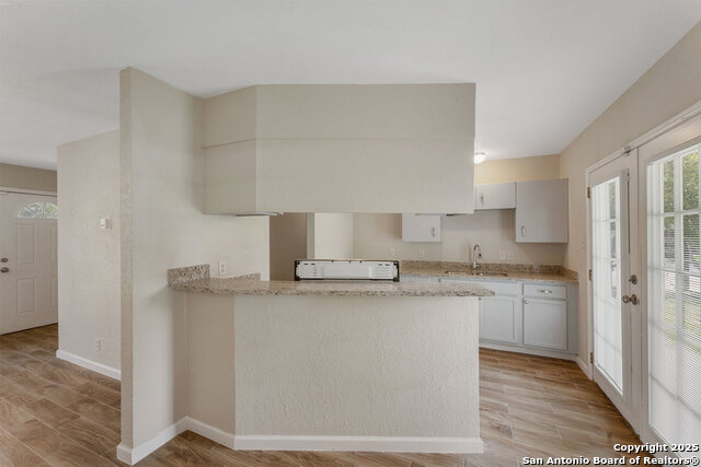 202 Hillview Dr, Universal City, Texas image 7