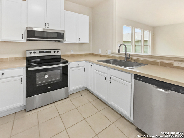 121 Lark Hill, Floresville, Texas image 3