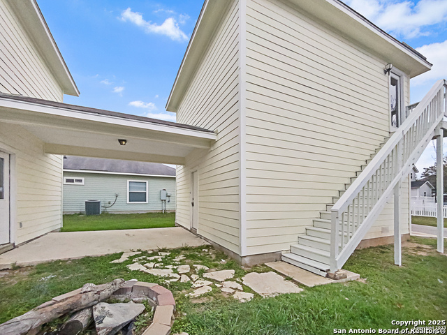 121 Lark Hill, Floresville, Texas image 6