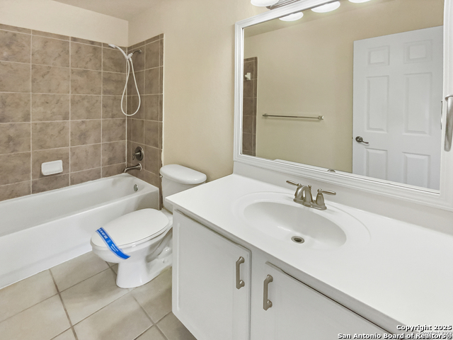 121 Lark Hill, Floresville, Texas image 7
