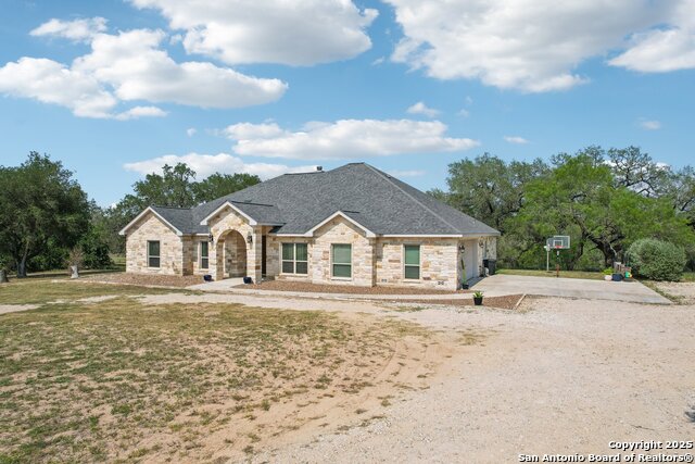 346 Broken Arrow, Floresville, Texas image 2